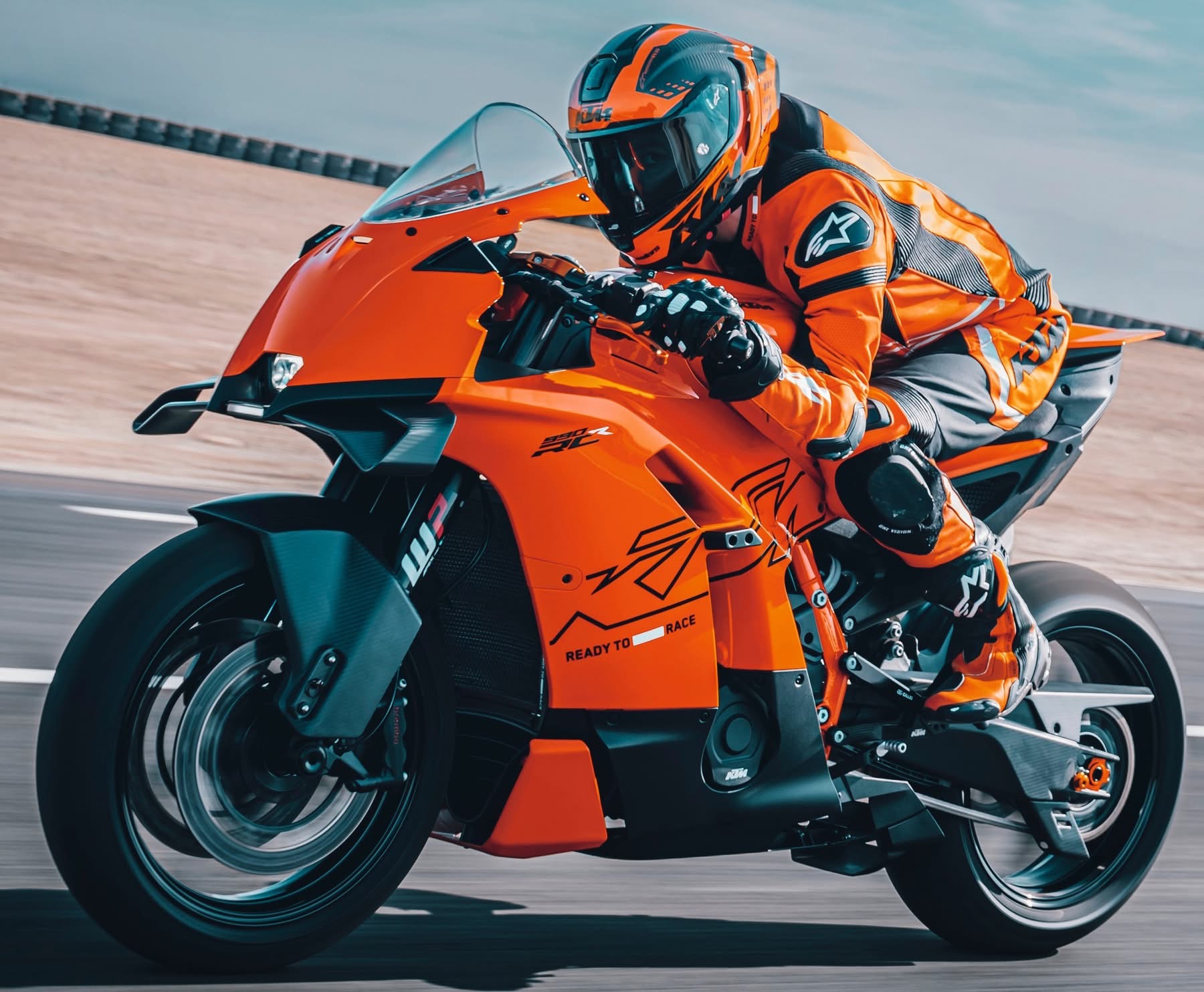 Mẫu mô tô thể thao KTM 990 RC R 2026 chính thức ra mắt