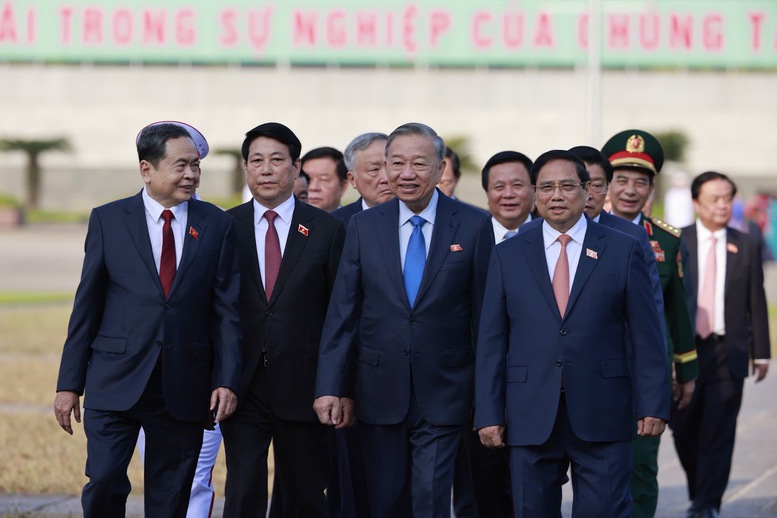 Tổng Bí thư Tô Lâm, Chủ tịch nước Lương Cường, Thủ tướng Chính phủ Phạm Minh Chính, Chủ tịch Quốc hội Trần Thanh Mẫn cùng các đồng chí lãnh đạo Đảng, Nhà nước dự khai mạc kỳ họp thứ 10 Quốc hội khóa XV - Ảnh: VGP/Nhật Bắc