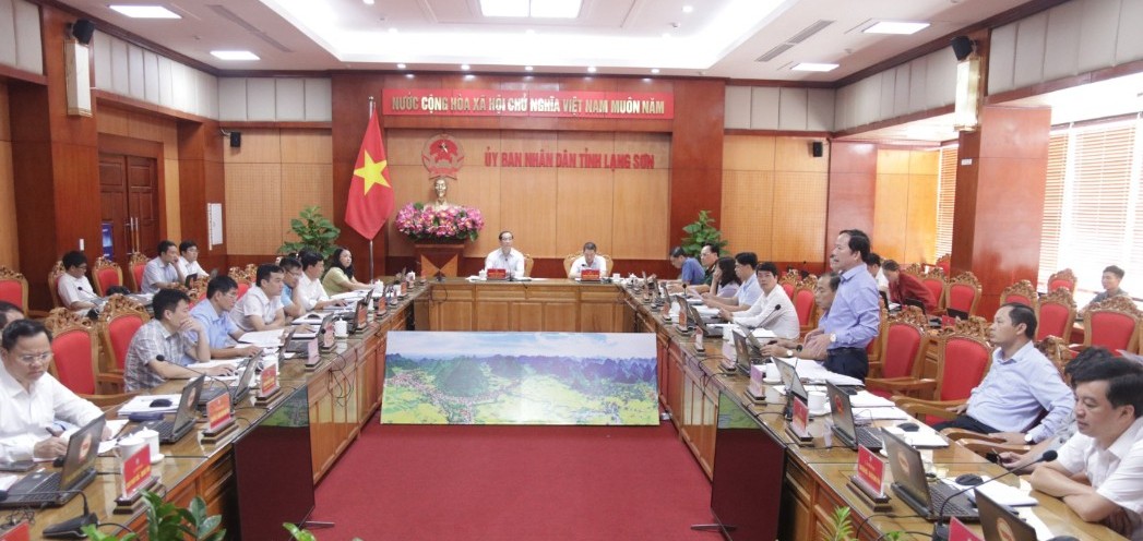 Phó Chủ tịch Thường trực, phụ trách UBND tỉnh Dương Xuân Huyên. Phó Chủ tịch Thường trực, phụ trách UBND tỉnh Dương Xuân Huyên.