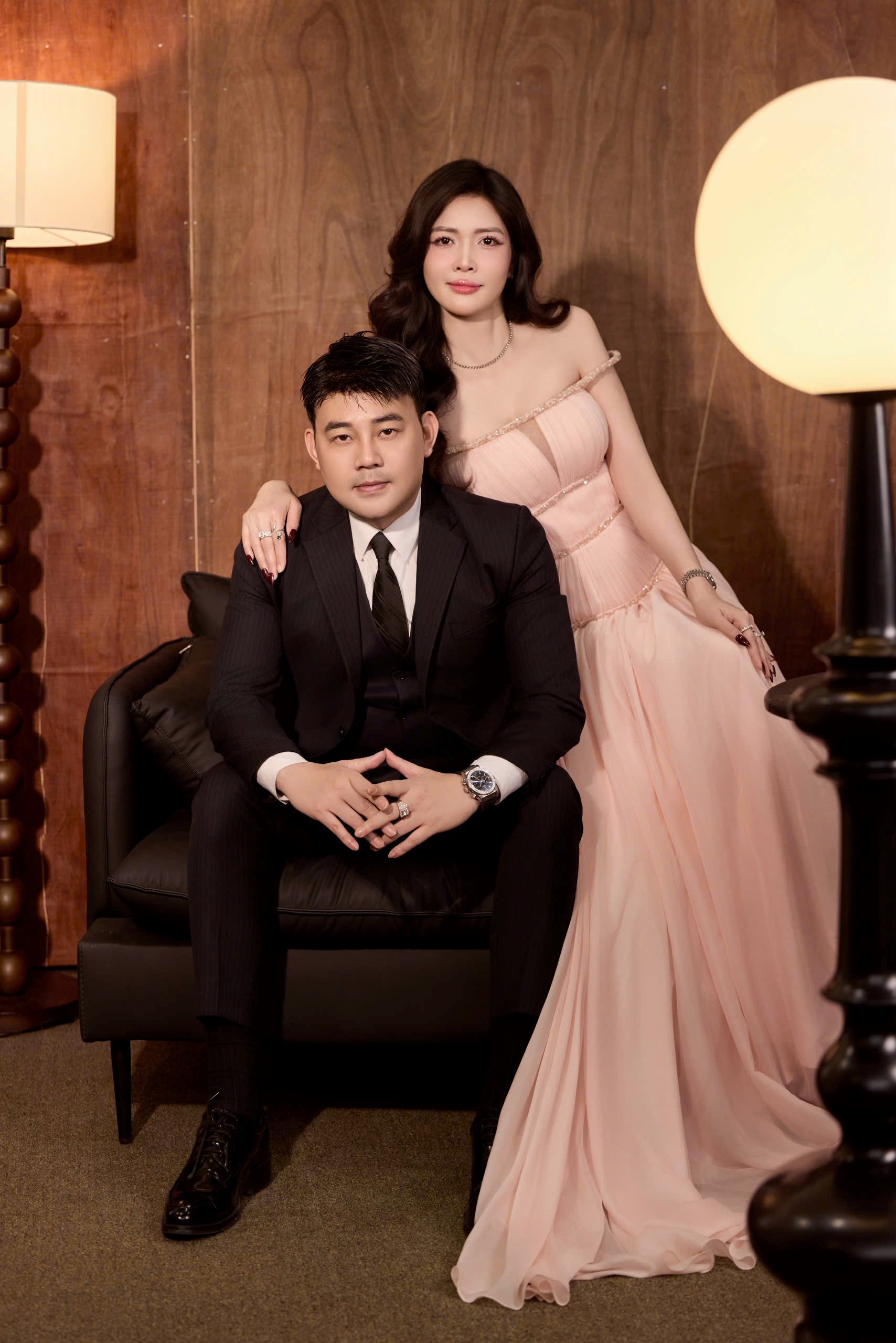 Vợ chồng CEO Vũ Thị Mỹ duy trì thời gian trò chuyện buổi tối như một cách gắn kết sau ngày dài làm việc. Vợ chồng CEO Vũ Thị Mỹ duy trì thời gian trò chuyện buổi tối như một cách gắn kết sau ngày dài làm việc.