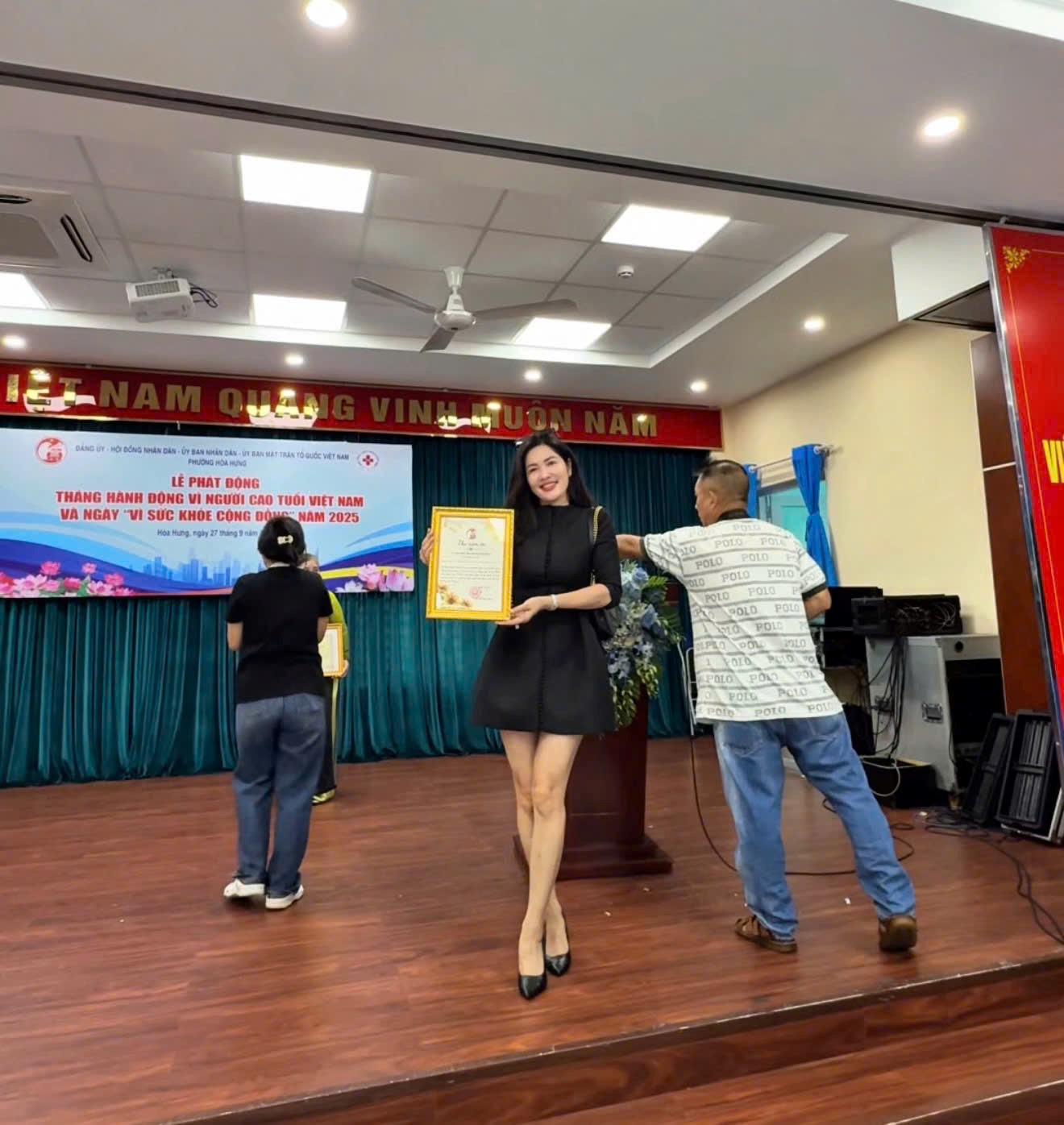 CEO Vũ Thị Mỹ tin rằng, một người phụ nữ hiện đại hoàn toàn có thể vừa làm kinh tế, vừa gìn giữ tổ ấm nếu biết đặt đúng ưu tiên. CEO Vũ Thị Mỹ tin rằng, một người phụ nữ hiện đại hoàn toàn có thể vừa làm kinh tế, vừa gìn giữ tổ ấm nếu biết đặt đúng ưu tiên.