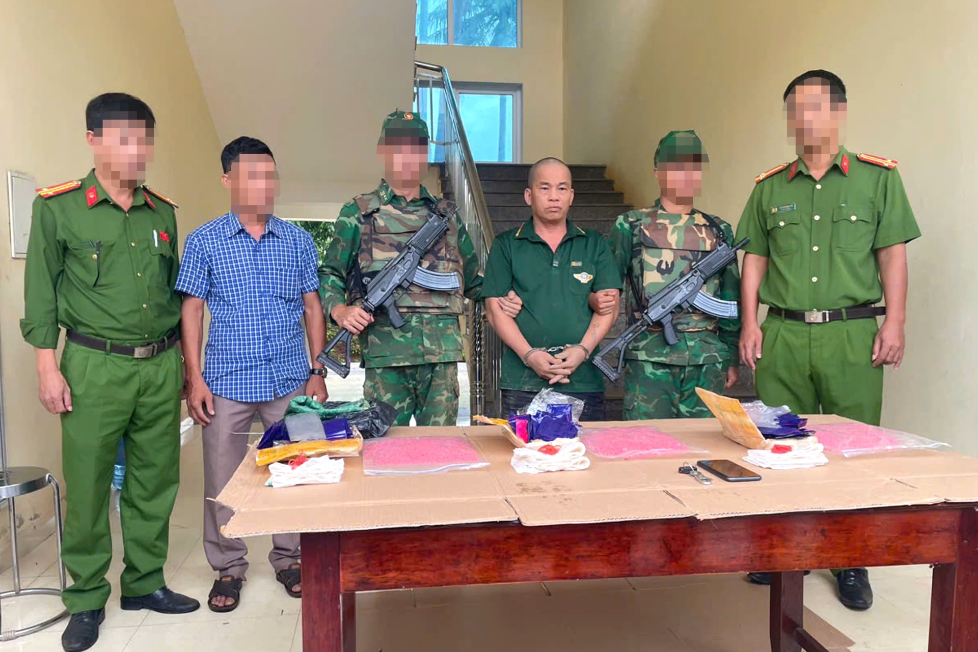 Bắt giữ đối tượng vận chuyển 18.000 viên ma túy tổng hợp qua biên giới