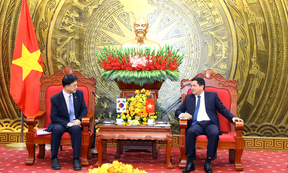 Đồng chí Nguyễn Hồng Thái phát biểu tại buổi làm việc. Đồng chí Nguyễn Hồng Thái phát biểu tại buổi làm việc.