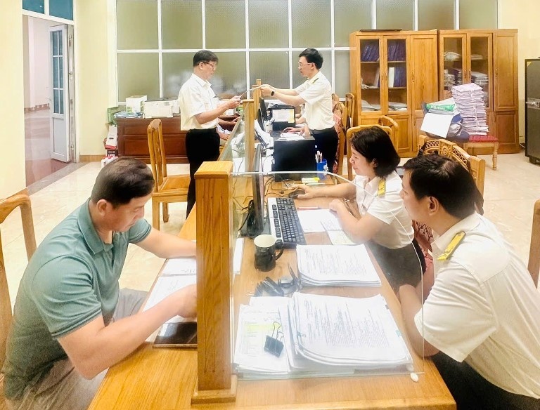 Hoạt động nghiệp vụ của công chức Thuế tỉnh Phú Thọ. Ảnh: HQ