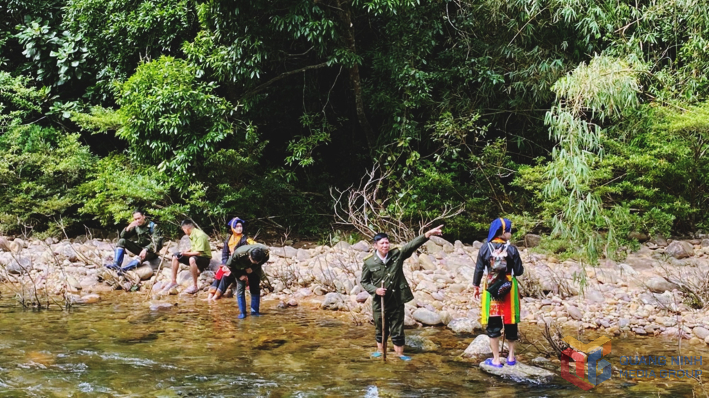 Ban Quản lý rừng phòng hộ, đặc dụng miền Tây phối hợp tuần tra, bảo vệ rừng tại Khu bảo tồn thiên nhiên Đồng Sơn - Kỳ Thượng.