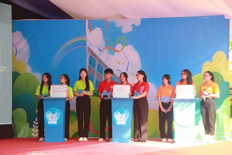 Các đội thi thực hiện các phần thi. Các đội thi thực hiện các phần thi.