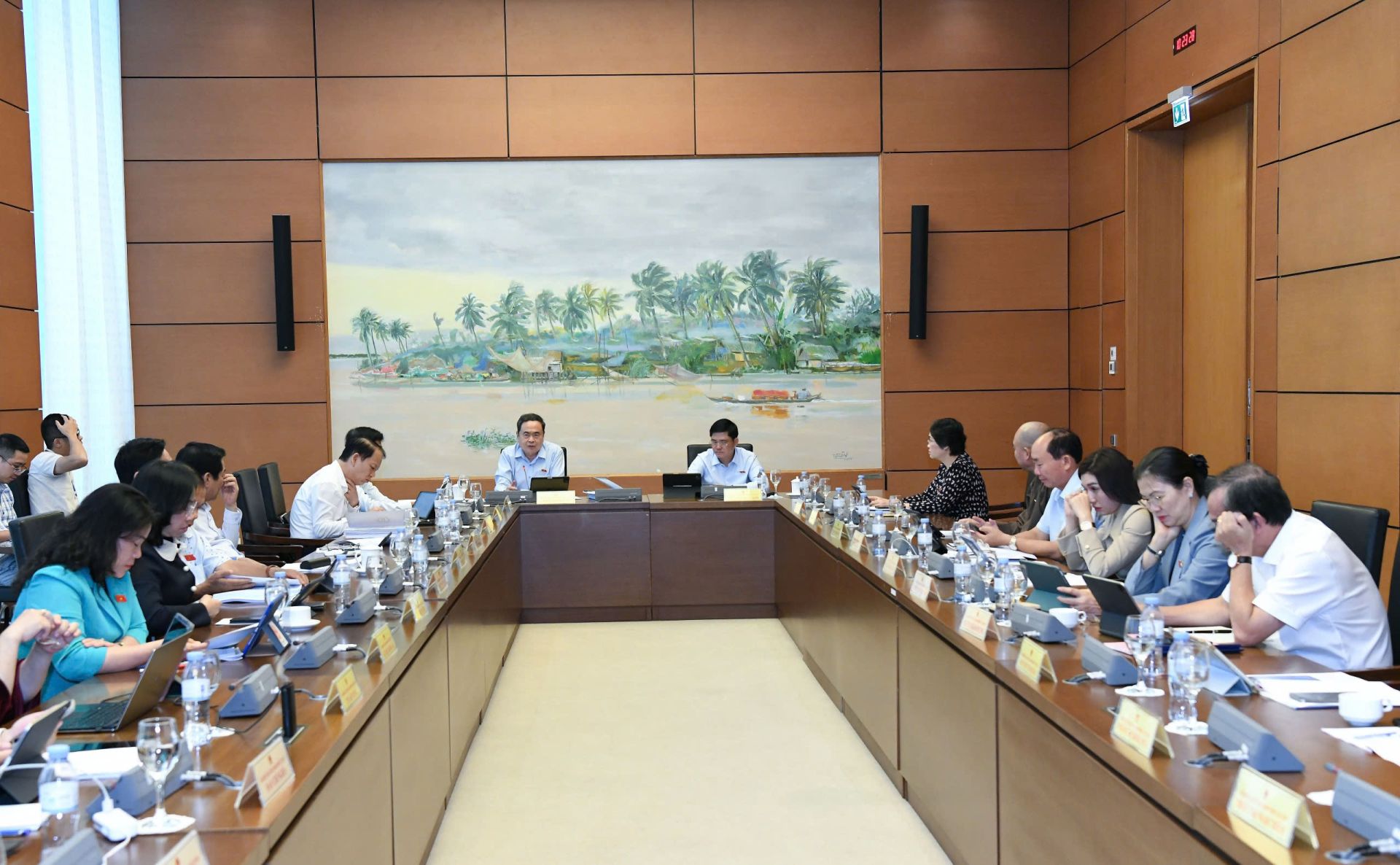 Chủ tịch Quốc hội Trần Thanh Mẫn tham gia thảo luận tại Tổ 11. Ảnh: Lâm Hiển