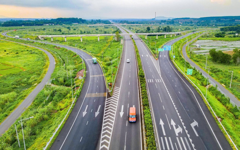 Hạ tầng – bước đột phá mở rộng không gian phát triển Hạ tầng – bước đột phá mở rộng không gian phát triển