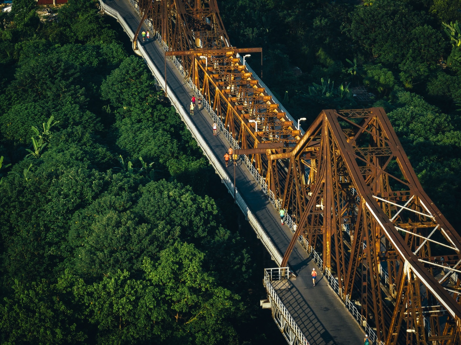 Cung đường chạy qua các danh thắng mang tính biểu tượng của Hà Nội. Cung đường chạy qua các danh thắng mang tính biểu tượng của Hà Nội.