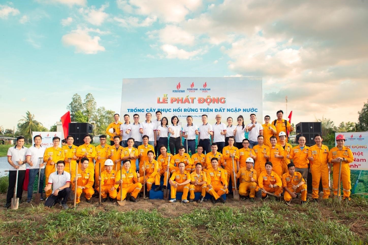 PV GAS CA MAU tham gia lễ phát động trồng cây phục hồi rừng trên đất ngập nước PV GAS CA MAU tham gia lễ phát động trồng cây phục hồi rừng trên đất ngập nước