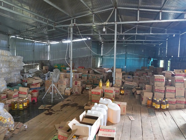 lực lượng chức năng thu giữ 3.934 thùng dầu ăn thực vật nhãn hiệu Keva Gold, tổng khối lượng lên tới 37.618 lít.