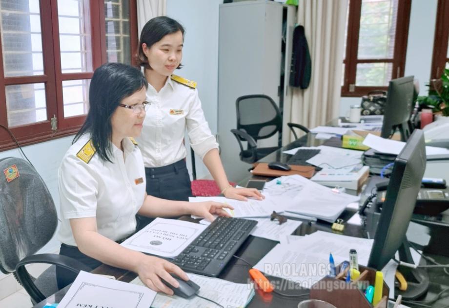 Hoạt động nghiệp vụ của công chức Thuế tỉnh Lạng Sơn. Ảnh: Báo Lạng Sơn Hoạt động nghiệp vụ của công chức Thuế tỉnh Lạng Sơn. Ảnh: Báo Lạng Sơn
