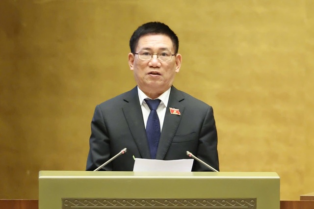 Phó Thủ tướng Chính phủ Hồ Đức Phớc trình bày Báo cáo tóm tắt đánh giá tình hình và kết quả 5 năm thực hiện Nghị quyết số 31/2021/QH15 ngày 12/11/2021 của Quốc hội về Kế hoạch cơ cấu lại nền kinh tế giai đoạn 2021-2025