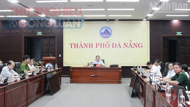 Thành phố Đà Nẵng họp công tác ứng phó với mưa lớn và bão số 12.