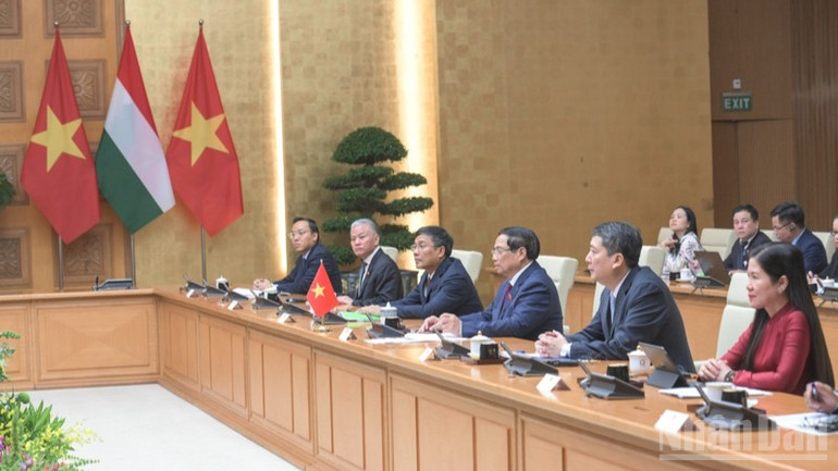 Thủ tướng Phạm Minh Chính và lãnh đạo các bộ, ngành tham dự buổi tiếp. Thủ tướng Phạm Minh Chính và lãnh đạo các bộ, ngành tham dự buổi tiếp.