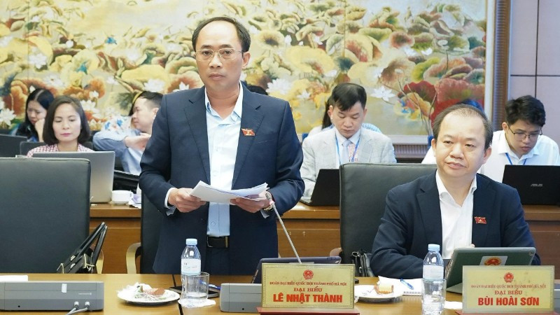 Đại biểu L&ecirc; Nhật Th&agrave;nh (H&agrave; Nội) ph&aacute;t biểu.
