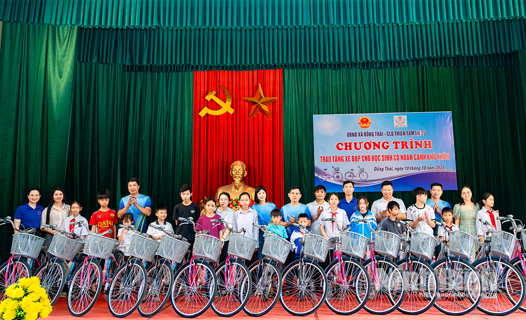 Câu lạc bộ Thiện Tâm An 35 trao tặng xe đạp cho các em có hoàn cảnh khó khăn tại xã Đồng Thái. Câu lạc bộ Thiện Tâm An 35 trao tặng xe đạp cho các em có hoàn cảnh khó khăn tại xã Đồng Thái.