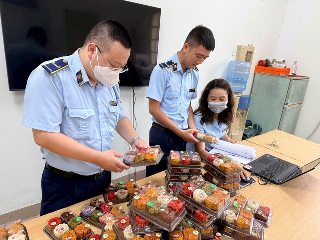 Ngành QLTT Hà Nội xử phạt hơn 4,8 tỷ đồng vi phạm an toàn thực phẩm dịp Tết Trung thu