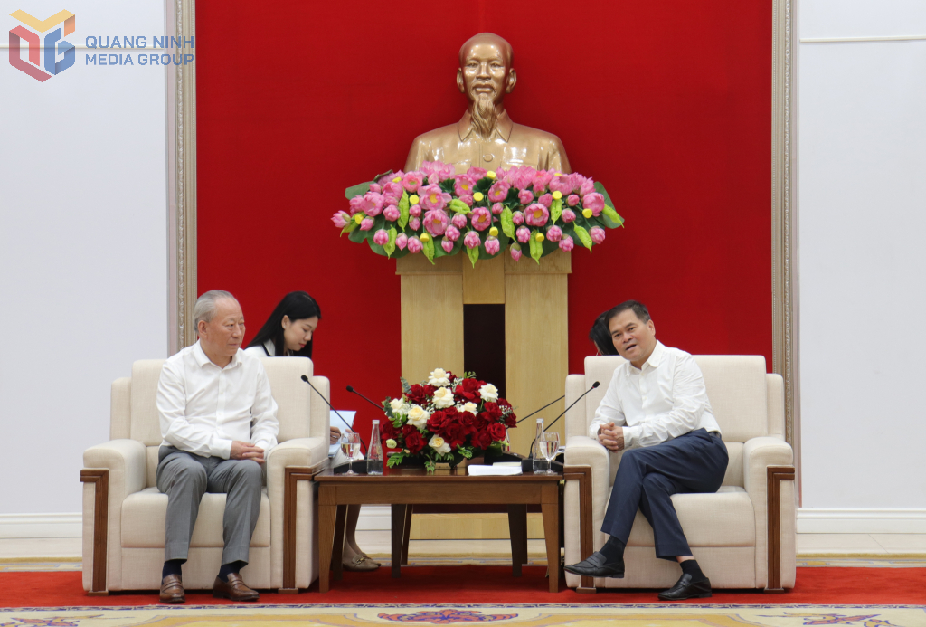 Ông Bùi Văn Khắng, Phó Bí thư Tỉnh ủy, Chủ tịch UBND tỉnh Quảng Ninh phát biểu tại buổi tiếp. Ông Bùi Văn Khắng, Phó Bí thư Tỉnh ủy, Chủ tịch UBND tỉnh Quảng Ninh phát biểu tại buổi tiếp.