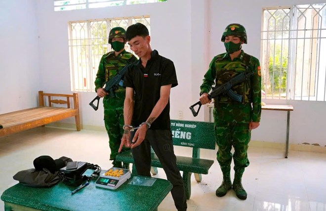 Bắt giữ đối tượng mang gần 300 gram vàng qua cửa khẩu Mỹ Quý Tây