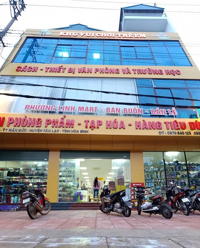 Siêu thị Phương Linh Mart đặt tại vị trí trung tâm xã Tân Lạc, tỉnh Phú Thọ Siêu thị Phương Linh Mart đặt tại vị trí trung tâm xã Tân Lạc, tỉnh Phú Thọ
