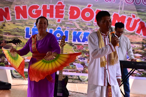 Văn nghệ truyền thống của đồng bào Chăm chào mừng Lê hội Ka Tê 2025 tại Tháp Pô Rô Me