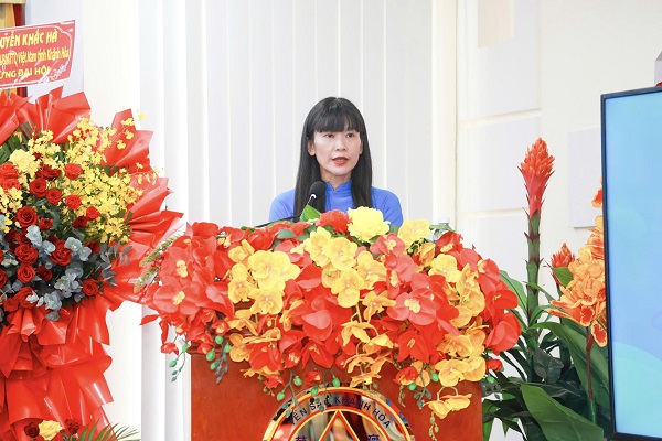 Bà Trịnh Thị Hồng Vân- Chủ tịch HĐTV, Chủ tịch Hội Phụ nữ Công ty phát biểu bế mạc Bà Trịnh Thị Hồng Vân- Chủ tịch HĐTV, Chủ tịch Hội Phụ nữ Công ty phát biểu bế mạc