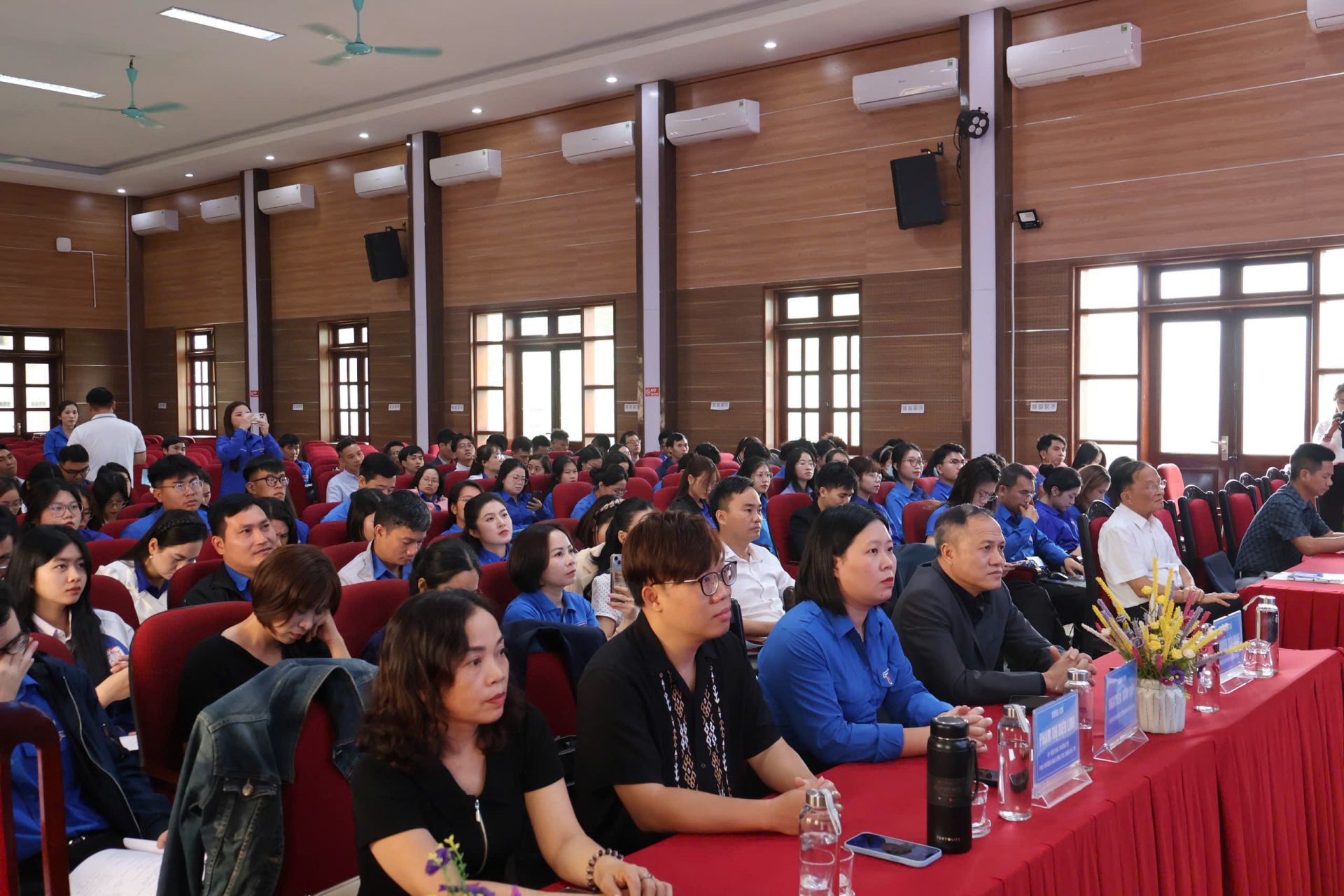 Đại biểu và cán bộ Đoàn, Hội các trường học dự tập huấn.