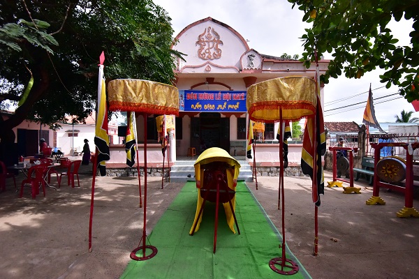 Đền thờ Pô Inư Nưgar (đền trong) ở thôn Hữu Đức, xã Phước Hữu, tỉnh Khánh Hòa chuẩn bị cho Lễ rước y trang của Pô Inư Nưgar