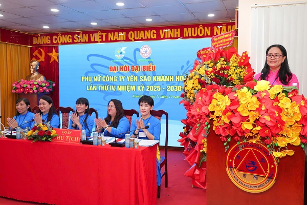 Bà Nguyễn Hoàng Vân Hạ - Phó Chủ tịch Hội Liên hiệp Phụ nữ tỉnh phát biểu chỉ đạo Đại hội Bà Nguyễn Hoàng Vân Hạ - Phó Chủ tịch Hội Liên hiệp Phụ nữ tỉnh phát biểu chỉ đạo Đại hội