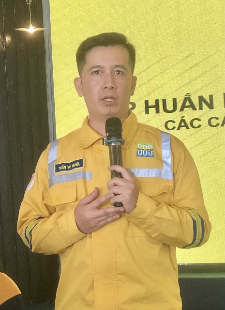 Ông Trần Võ Nghĩa giới thiệu các Chuyên đề tại Lớp Tập huấn. Ảnh: VH