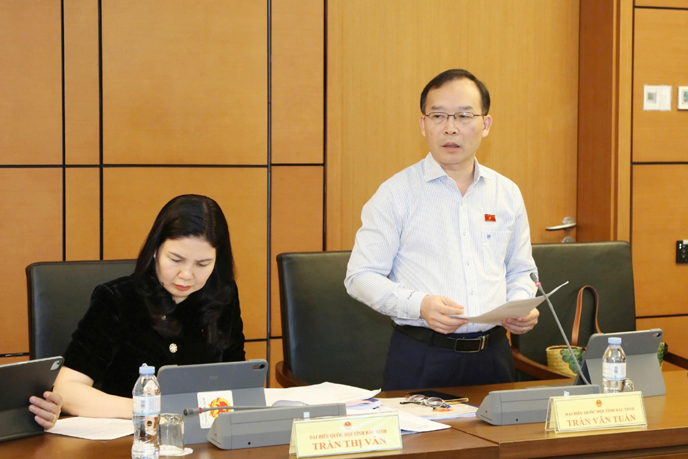 Đại biểu Trần Văn Tuấn thảo luận về dự thảo Luật Viên chức (sửa đổi) Đại biểu Trần Văn Tuấn thảo luận về dự thảo Luật Viên chức (sửa đổi)