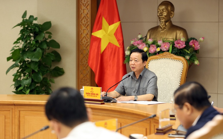 Phó Thủ tướng Trần Hồng Hà chủ trì cuộc họp ứng phó bão số 12 và mưa lũ, ngập lụt