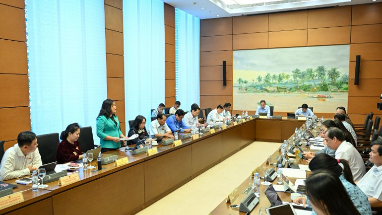 Quốc hội thảo luận về giải pháp duy trì tăng trưởng và khơi thông nguồn lực trong năm 2025