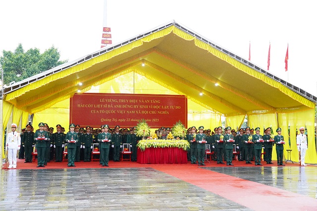 Thực hiện nghi lễ tiễn đưa, an táng các liệt sĩ. Thực hiện nghi lễ tiễn đưa, an táng các liệt sĩ.