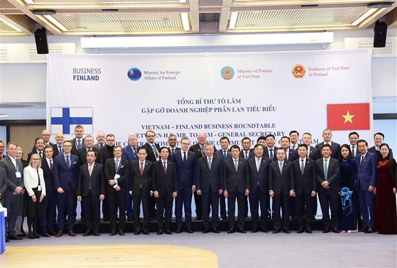 Tổng Bí thư Tô Lâm gặp một số doanh nghiệp tiêu biểu của Phần Lan tại thủ đô Helsinki, ngày 21/10 - Ảnh: TTXVN Tổng Bí thư Tô Lâm gặp một số doanh nghiệp tiêu biểu của Phần Lan tại thủ đô Helsinki, ngày 21/10 - Ảnh: TTXVN