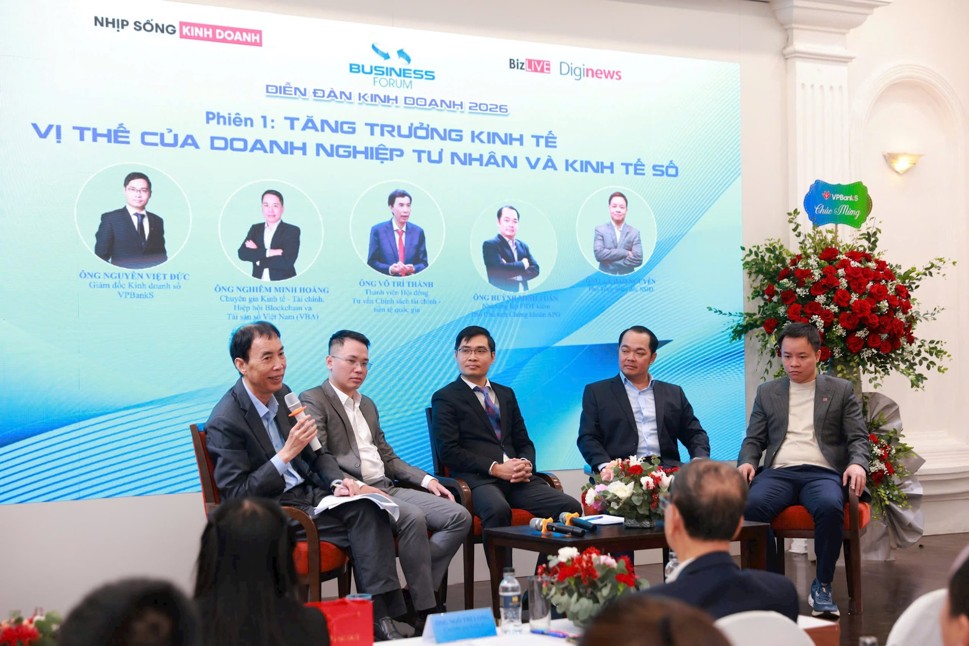 TS. Võ Trí Thành, Thành viên Hội đồng Tư vấn Chính sách tài chính - tiền tệ quốc gia điều phối diễn đàn Phiên thảo luận 1 với chủ đề: Tăng trưởng kinh tế và vị thế của doanh nghiệp tư nhân và kinh tế số TS. Võ Trí Thành, Thành viên Hội đồng Tư vấn Chính sách tài chính - tiền tệ quốc gia điều phối diễn đàn Phiên thảo luận 1 với chủ đề: Tăng trưởng kinh tế và vị thế của doanh nghiệp tư nhân và kinh tế số