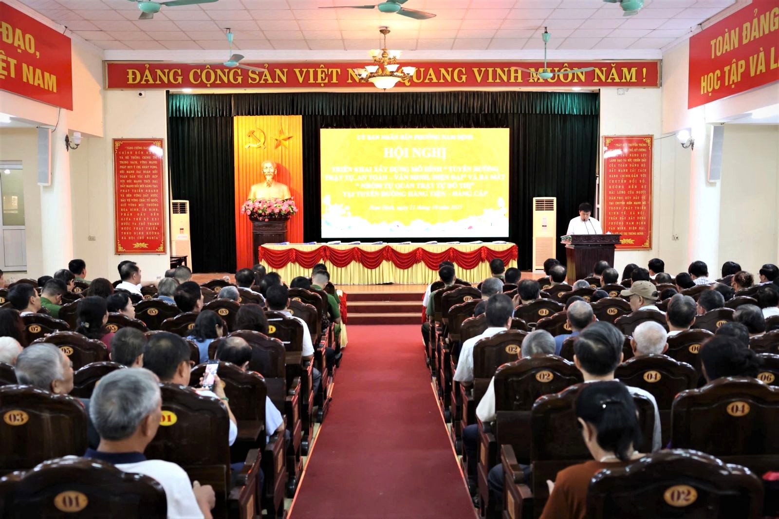 Quang cảnh hội nghị Quang cảnh hội nghị