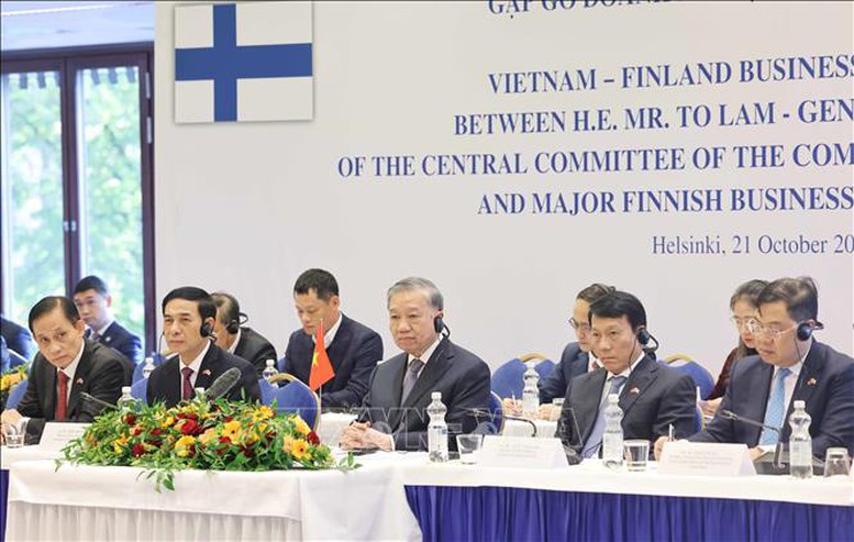Tổng Bí thư Tô Lâm gặp một số doanh nghiệp tiêu biểu của Phần Lan tại thủ đô Helsinki, ngày 21/10/2025 - Ảnh: TTXVN Tổng Bí thư Tô Lâm gặp một số doanh nghiệp tiêu biểu của Phần Lan tại thủ đô Helsinki, ngày 21/10/2025 - Ảnh: TTXVN