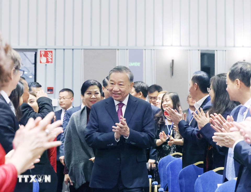 Tổng Bí thư gặp cán bộ các Đại sứ quán và cộng đồng người Việt tại Bắc Âu