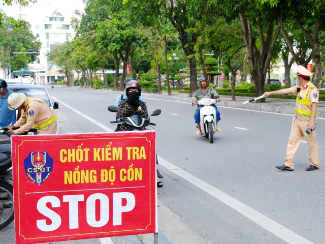 Nghệ An: Xử lý 490 trường hợp vi phạm nồng độ cồn trong 3 ngày đầu ra quân cao điểm