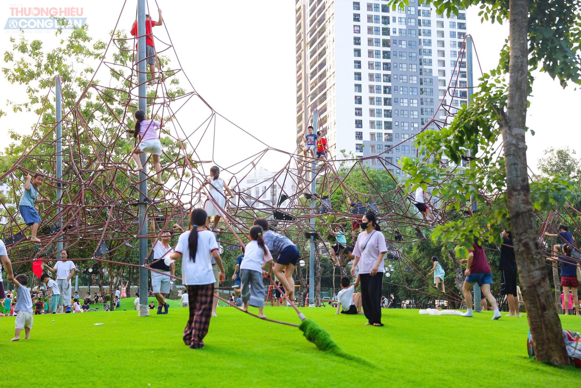 Không gian rộng rãi, an toàn và nhiều trò chơi hấp dẫn. Không gian rộng rãi, an toàn và nhiều trò chơi hấp dẫn.