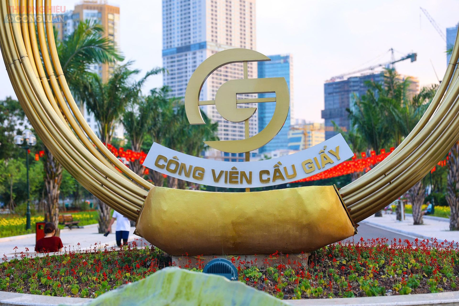 Công viên Cầu Giấy “thay da đổi thịt”, hút khách trở lại rầm rộ