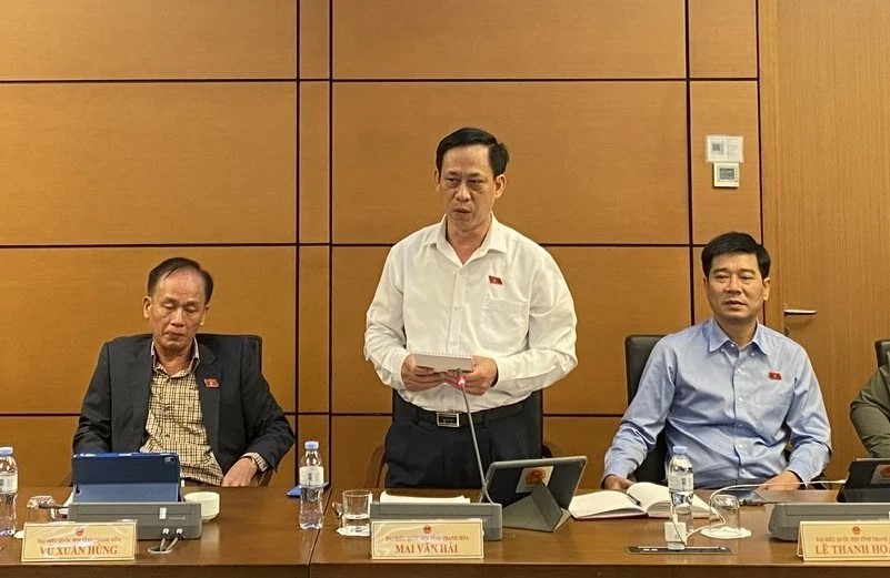 ĐBHQ Mai Văn Hải tham gia phát biểu tại tổ.