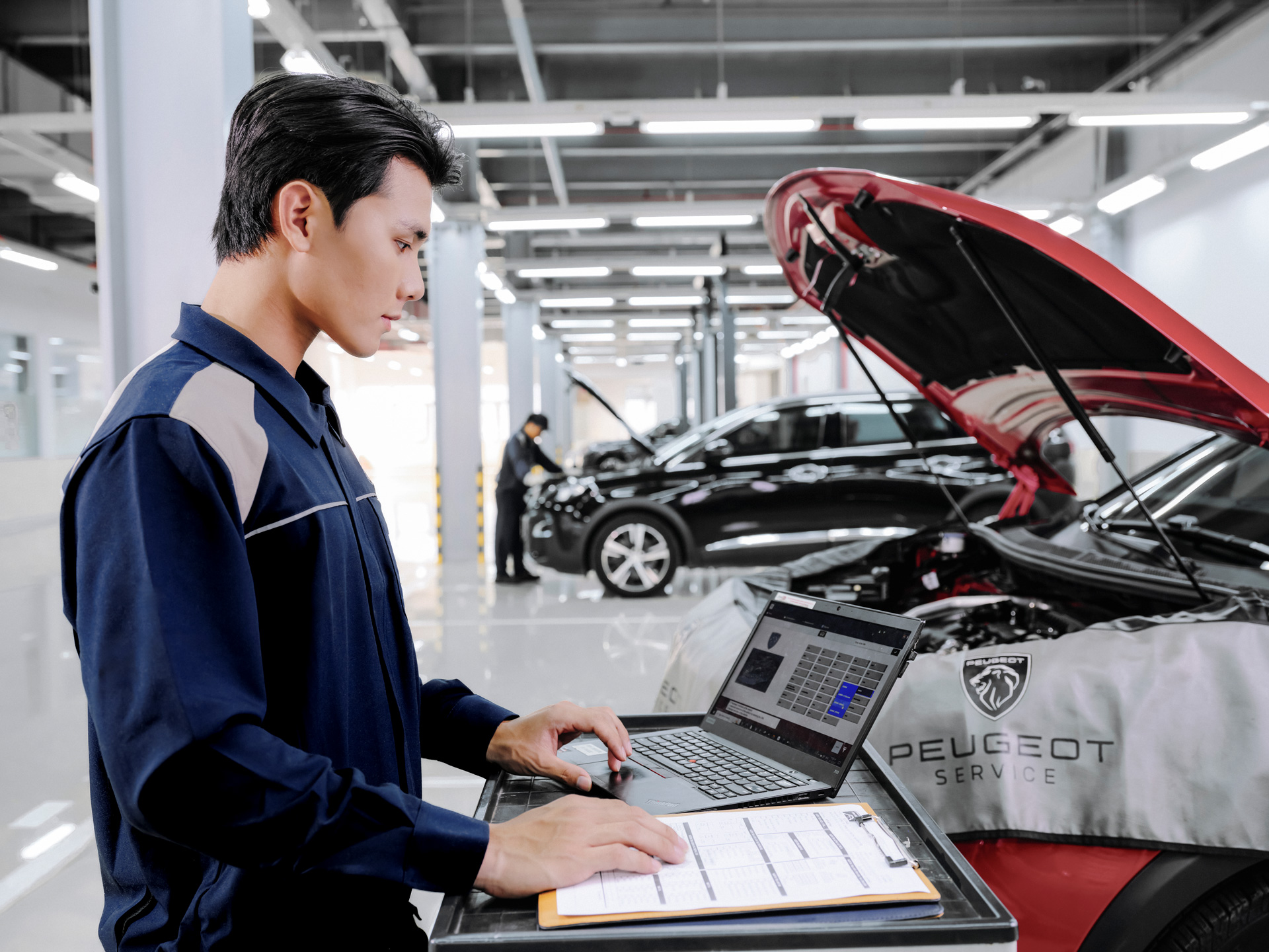 Khách hàng được kiểm tra xe đảm bảo sự an toàn khi vận hành xe Khách hàng được kiểm tra xe đảm bảo sự an toàn khi vận hành xe