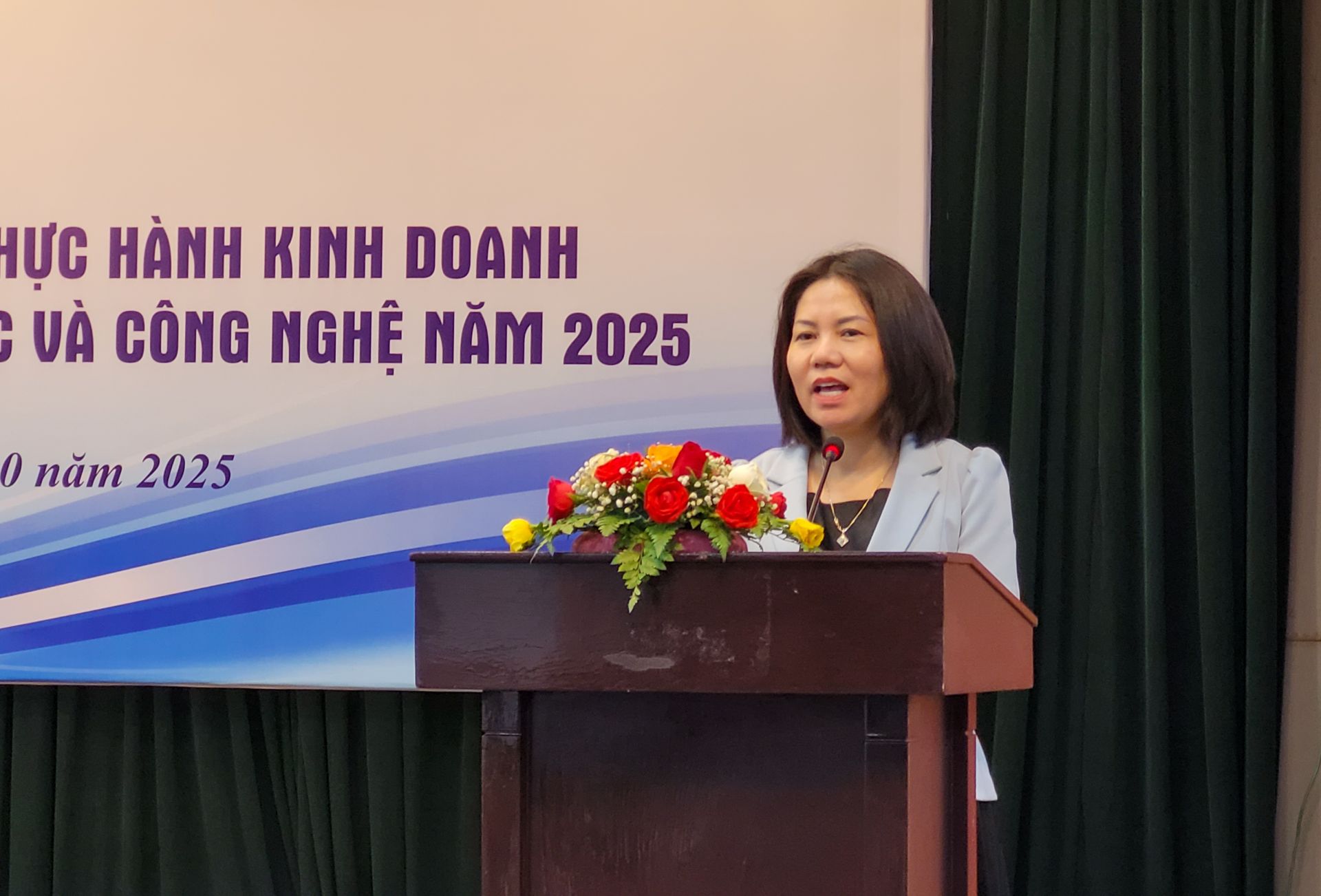 TS Nguyễn Như Quỳnh, Vụ trưởng Vụ Pháp chế, Bộ Khoa học và Công nghệ phát biểu tại Hội nghị TS Nguyễn Như Quỳnh, Vụ trưởng Vụ Pháp chế, Bộ Khoa học và Công nghệ phát biểu tại Hội nghị