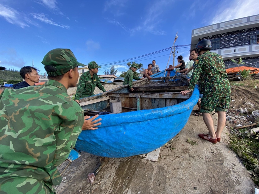 Điều động 1.313 chiến sĩ bộ đội biên phòng hỗ trợ người dân ứng phó với bão số 12