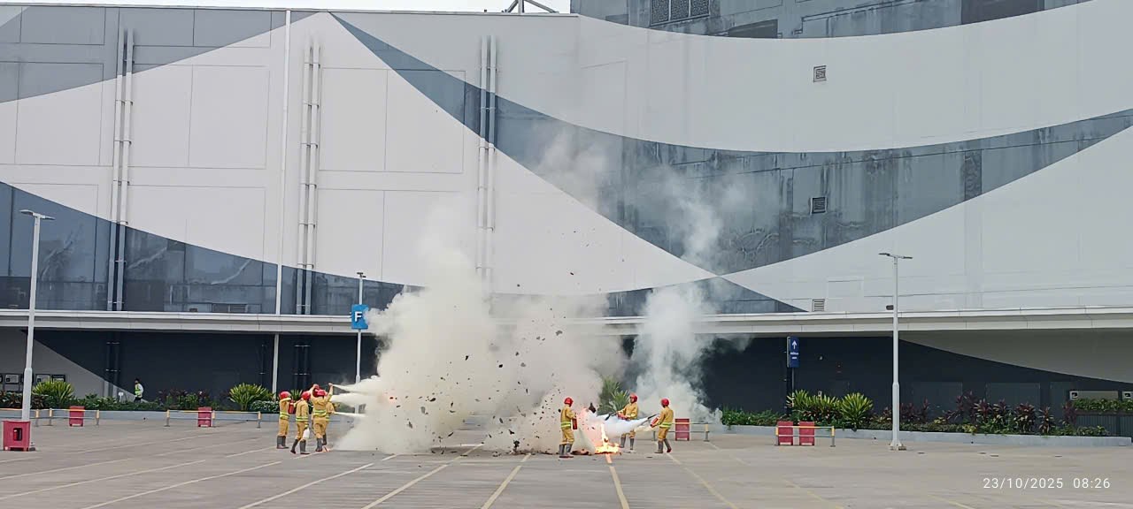 Lực lượng PCCC cơ sở xử lý tình huống khi xảy ra cháy. Lực lượng PCCC cơ sở xử lý tình huống khi xảy ra cháy.