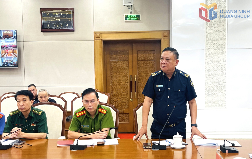 Lãnh đạo Chi cục Hải quan Khu vực VIII phát biểu tại hội nghị.