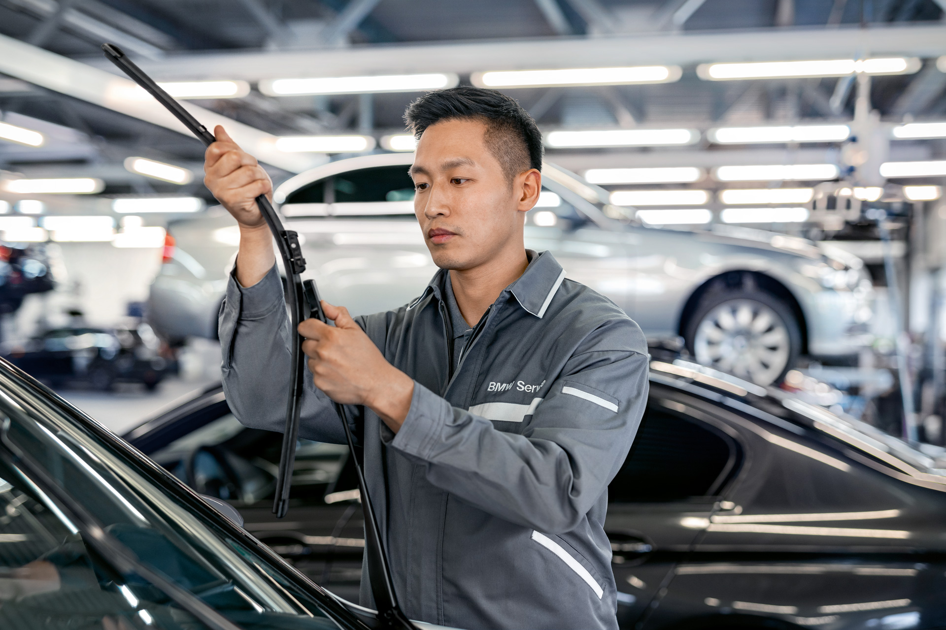 Thay thế phụ tùng chính hãng giúp khắc phục những sự cố do bão lũ gây ra Thay thế phụ tùng chính hãng giúp khắc phục những sự cố do bão lũ gây ra